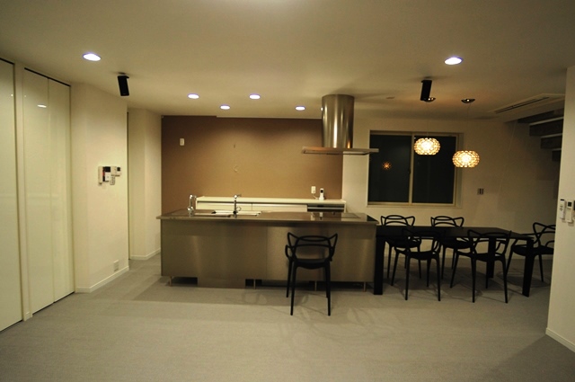 注文住宅,京都市北区,壁面全体にキッチンに合わせた色の収納