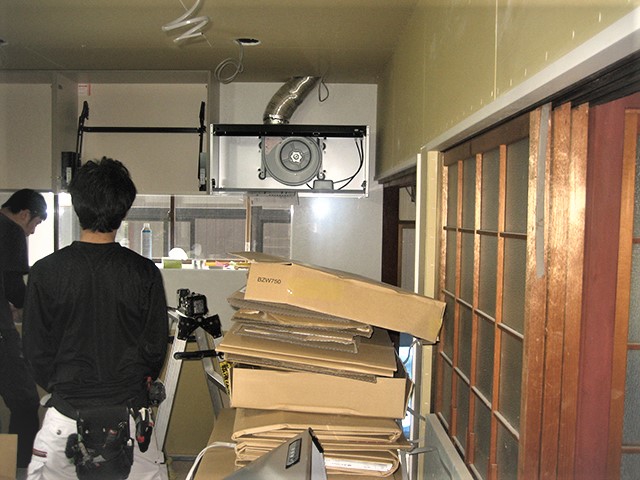 滋賀県米原市の古民家リフォーム,リノベーション工事 システムキッチン取りつけ