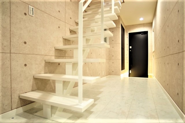 滋賀県 大津市 ルーフバルコニー おしゃれ かっこいい デザイン 注文住宅 吹抜け階段 オープン階段 鉄骨階段