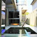 中庭テラスパティオ京都市北区上賀茂のＲＣ造、打ちっぱなしコンクリートのモダンなデザインの注文住宅