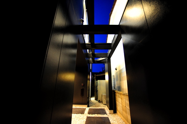 滋賀県大津市膳所　木造3階建　黒い外壁　シンプルでおしゃれな狭小住宅　