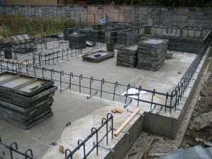 京都市山科区のモダン住宅 基礎ベースが完成 立ち上がり施工中
