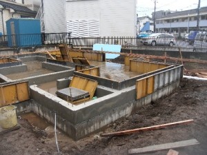 埼玉県朝霞市の注文住宅 基礎工事 型枠はずし