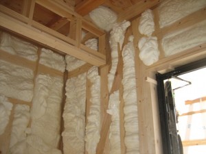 埼玉県朝霞市の注文住宅 断熱材 発泡ウレタン アイシネン施工中