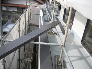 京都市山科区のモダン住宅 バルコニー笠木工事