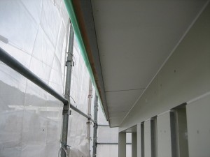 京都市山科区のモダン住宅 外壁塗装工事を開始しました