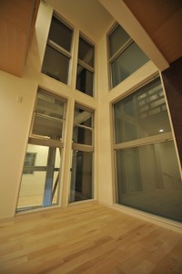一級建築事務所の注文住宅 モダン住宅!スキップフロアーの京都府宇治市の狭小住宅!