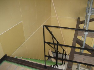 京都府八幡市のガレージハウス/天井・壁面のボードの施工を完了しました!!