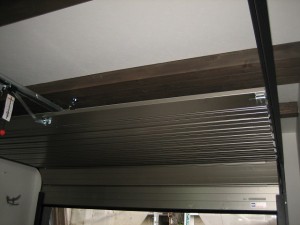 京都府八幡市のガレージハウス シャッターの施工が完了しました!!