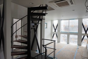 注文住宅、工事中!京都市東山区の変形した狭小地にらせん階段・ルーフバルコニーのある狭小和モダン注文住宅
