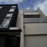 注文住宅 モダン住宅 京都 京都市 右京区 太秦 ガレージハウス パティオ 螺旋階段 デザイナーズ住宅 高級住宅 豪邸 一級建築士 注文建築 工務店 かっこいい家 ナチュラルロブソンの外壁 トーヨーキッチン