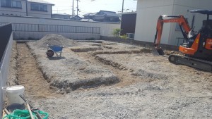 滋賀県東近江市八日市　注文住宅　和ﾓﾀﾞﾝ住宅　基礎工事　掘削