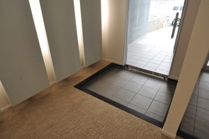 デザインファースト一級建築事務所,工務店の注文住宅 モダン住宅!京都市上京区智恵光院通りに面した和風モダン住宅 2!