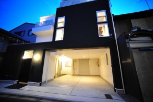 デザインファースト一級建築事務所,工務店の注文住宅 モダン住宅!京都市右京区のガレージハウス!