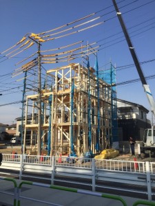 埼玉県川口市鳩ケ谷の木造3階建てモダンな狭小住宅 上棟