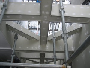 京都府京都市右京区西京極のモダンな狭小注文住宅 無塗装サイディング下地処理
