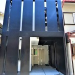 注文住宅 モダン住宅 京都府京都市右京区西京極の一級建築士事務所 工務店モダンな狭小住宅 スリットのある壁 和モダン デザイナーズ住宅 かっこいい家