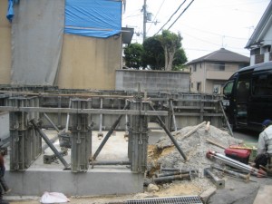 滋賀県大津市湖城が丘のデザイナーズ住宅・基礎立ち上がり型枠工事