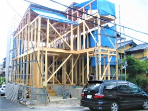注文住宅・工事中!滋賀県大津市のルーフバルコニーのあるモダンなデザイン注文住宅