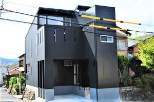 滋賀県大津市で家づくり｜ルーフバルコニーから琵琶湖一望・勾配天井のおしゃれな２階リビング・造作家具・モダン狭小注文住宅 ７