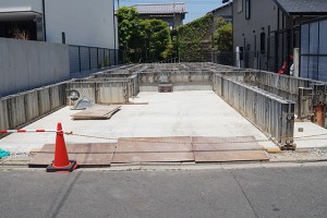 基礎立ち上がりコンクリート打設・レベラーモルタル打設