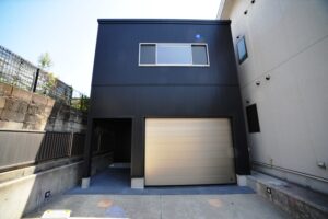 デザインファースト一級建築事務所,工務店の注文住宅 モダン住宅！京都府八幡市のガレージハウス！