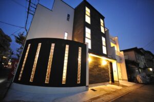 注文住宅,モダン住宅の施工事例｜京都市右京区太秦の螺旋階段のあるこだわりの注文住宅 2