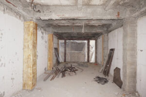 京都烏丸・室町で築50年の古いビル、地下2階から5階までフルリフォーム