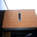 リビング・玄関から出入りできるガラス張りビルトインガレージ