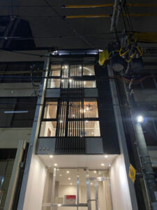 古ビルをリノベーション、ホテルライフ高級仕様の住宅として再生、ライティング、デザイン性と機能性を兼ね備えた唯一無二の高級住宅