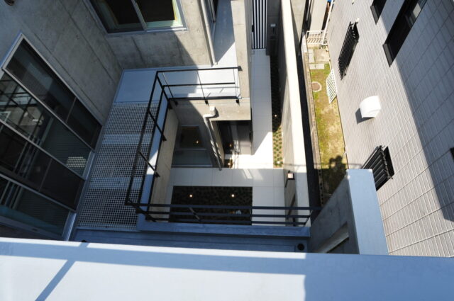 京都市北区のRC造注文住宅、中庭吹抜け