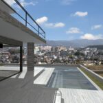 京都市北区西賀茂、賀茂川を眼下に望む高台の土地に広がる100坪という余裕ある敷地にリゾートライフ注文住宅