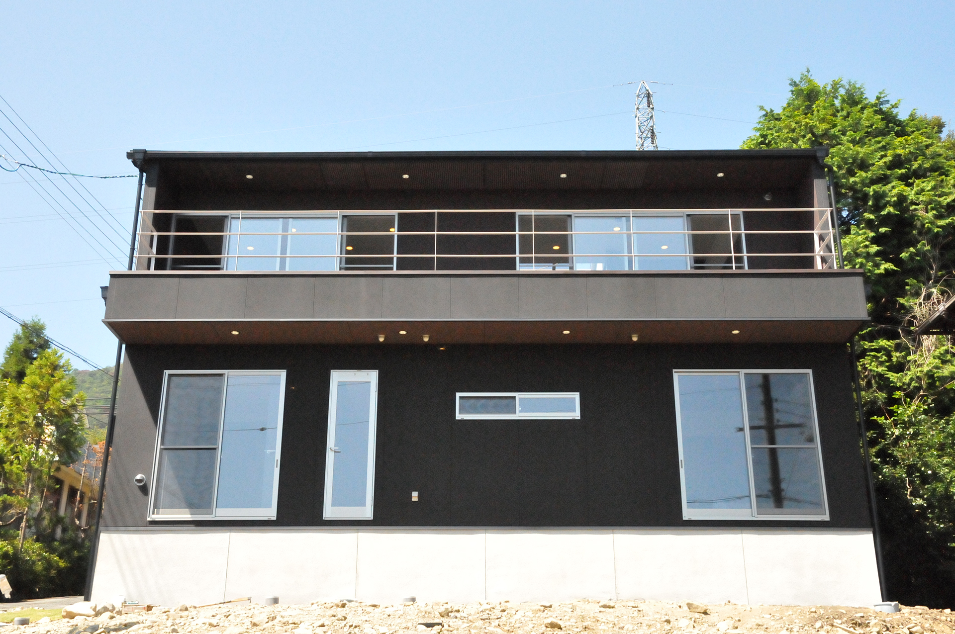 琵琶湖と暮らす——水と光が巡る、和モダンの邸宅