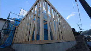 滋賀県大津市稲葉台の注文住宅、工事中、基礎、屋根、外壁