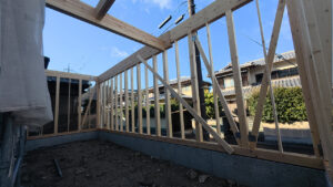 滋賀県大津市稲葉台の注文住宅、工事中、基礎、屋根、外壁