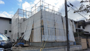 滋賀県大津市稲葉台の注文住宅　外壁工事の準備が整ってきました