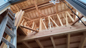 滋賀県大津市稲葉台の注文住宅、工事中、屋根、梁