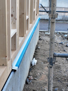 家の外壁と基礎を守る「水切り」,防水