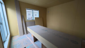 滋賀県大津市稲葉台の注文住宅、工事中、断熱材、天井、壁、石膏ボード