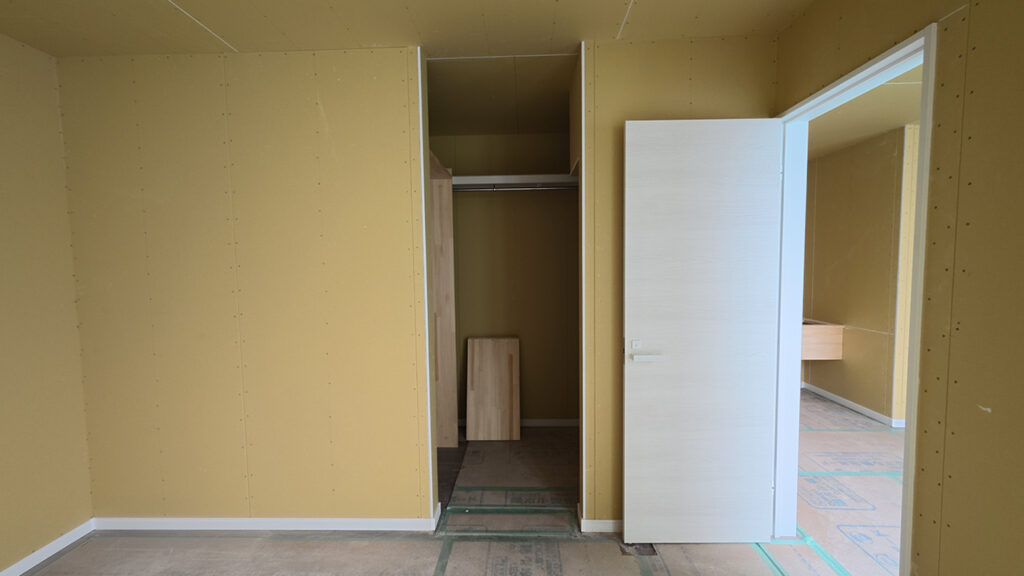 滋賀県大津市稲葉台の注文住宅、京都、注文住宅、工務店、建築士事務所、施工例、収納、クローゼット、扉