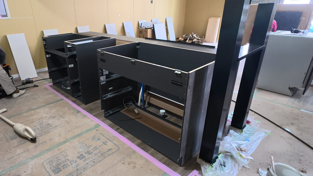 滋賀県大津市稲葉台の注文住宅、京都、注文住宅、工務店、建築士事務所、施工例、工事中、キッチン、LIXIL