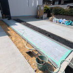 滋賀県大津市稲葉台の注文住宅、京都、注文住宅、工務店、建築士事務所、施工例、工事中、外構、土間、タイル、砂利、パティオ