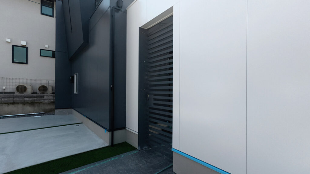 滋賀県大津市稲葉台の注文住宅、京都、注文住宅、工務店、建築士事務所、施工例、工事中、外構、土間、タイル、砂利、パティオ