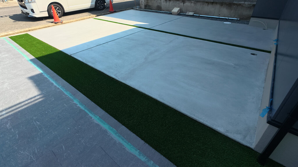 滋賀県大津市稲葉台の注文住宅、京都、注文住宅、工務店、建築士事務所、施工例、工事中、外構、土間、タイル、砂利、パティオ