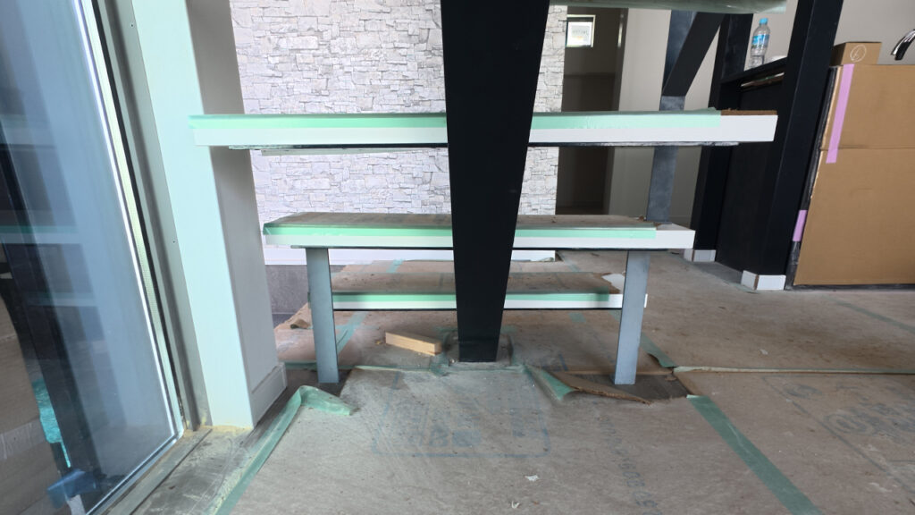 滋賀県大津市稲葉台の注文住宅、京都、注文住宅、工務店、建築士事務所、施工例、工事中、外構、土間、タイル、砂利、パティオ