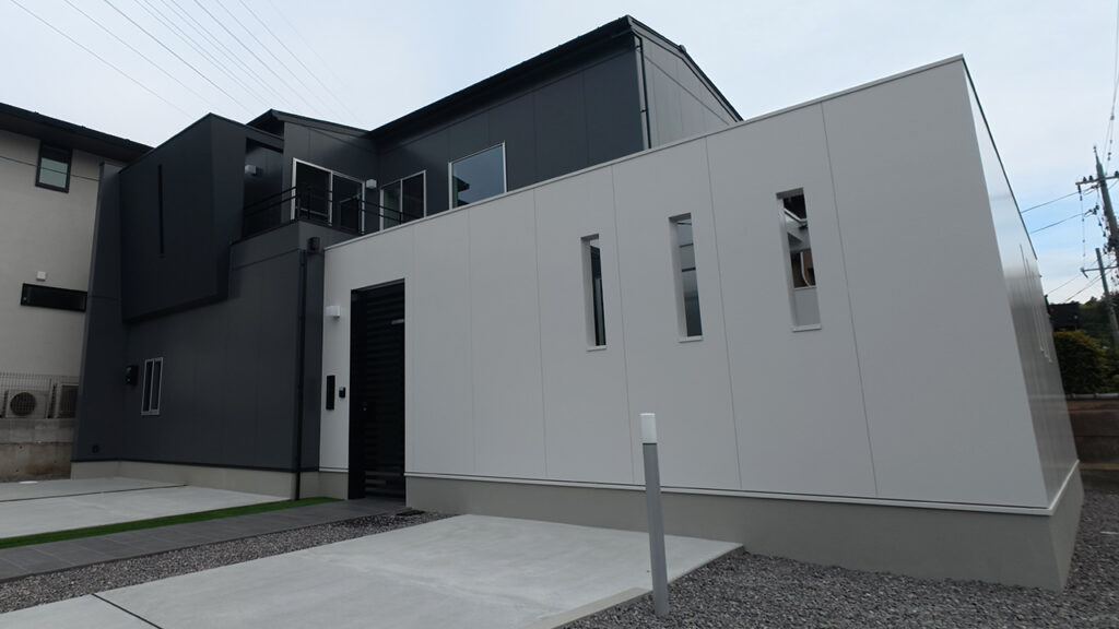 滋賀県大津市稲葉台の注文住宅、京都、注文住宅、工務店、建築士事務所、施工例、工事中、外構、土間、タイル、砂利、パティオ