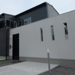 滋賀県大津市稲葉台の注文住宅、京都、注文住宅、工務店、建築士事務所、施工例、工事中、外構、土間、タイル、砂利、パティオ