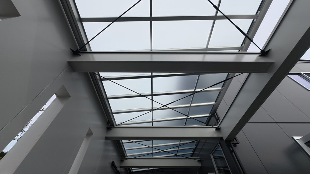 滋賀県大津市稲葉台の注文住宅、京都、注文住宅、工務店、建築士事務所、施工例、工事中、外構、土間、タイル、砂利、パティオ、ウッドデッキ