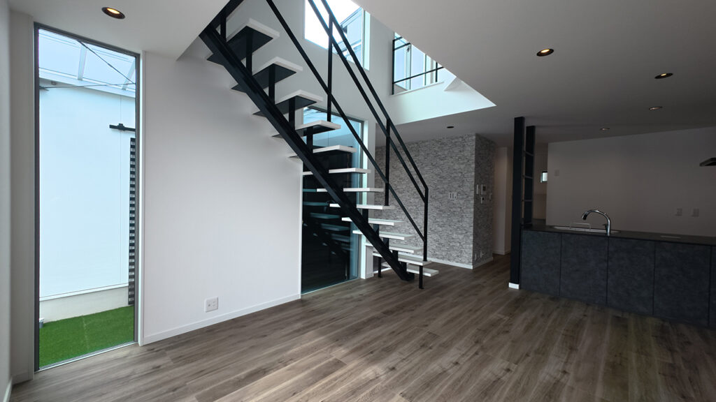 滋賀県大津市稲葉台の注文住宅、京都、注文住宅、工務店、建築士事務所、施工例、工事中、外構、土間、タイル、砂利、パティオ、ウッドデッキ