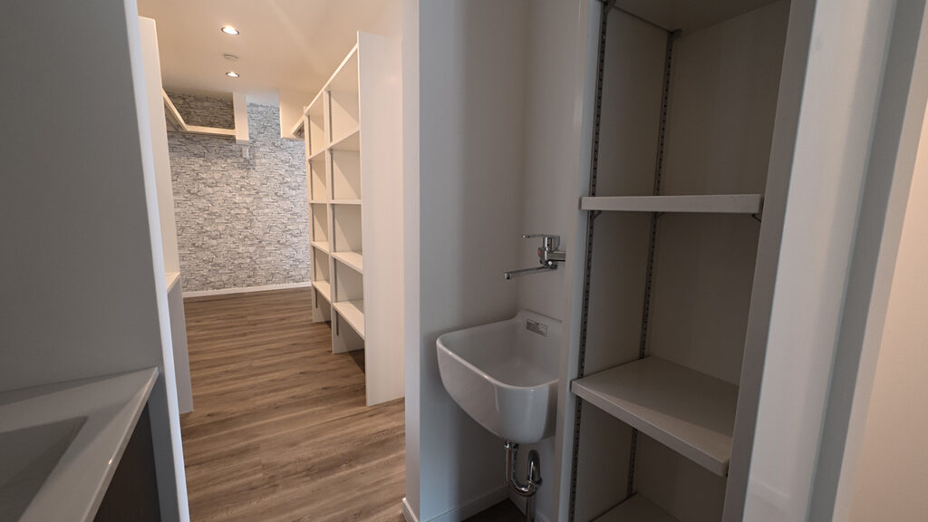 滋賀県大津市稲葉台の注文住宅、京都、注文住宅、工務店、建築士事務所、施工例、工事中、外構、土間、タイル、砂利、パティオ、ウッドデッキ